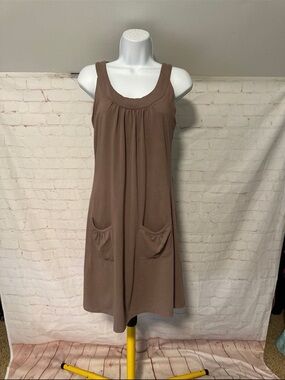 Athleta Sleeveless Scoop
Neck Dress M